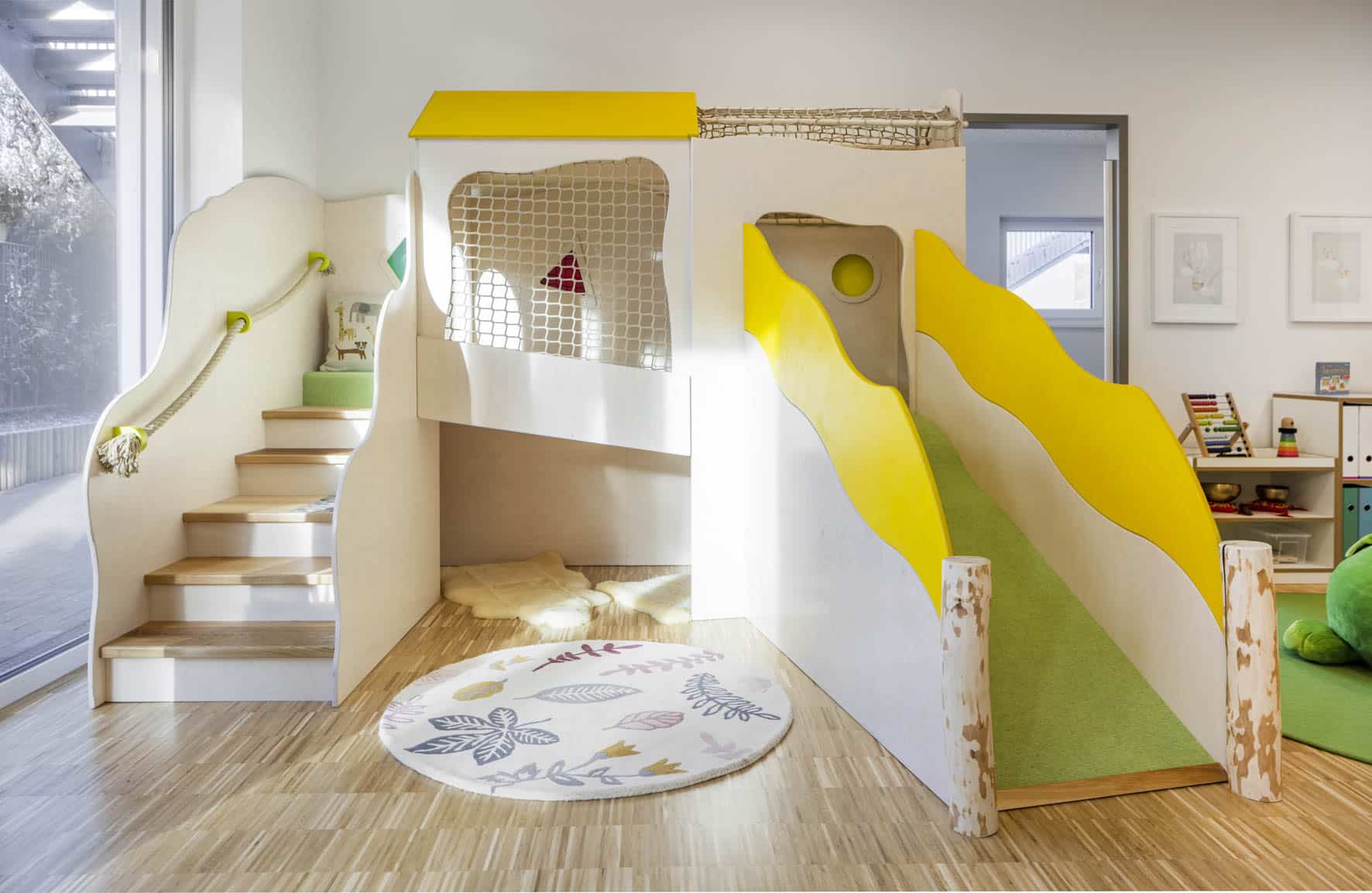 Burg mit Rutsche Kitarino Jahnstraße